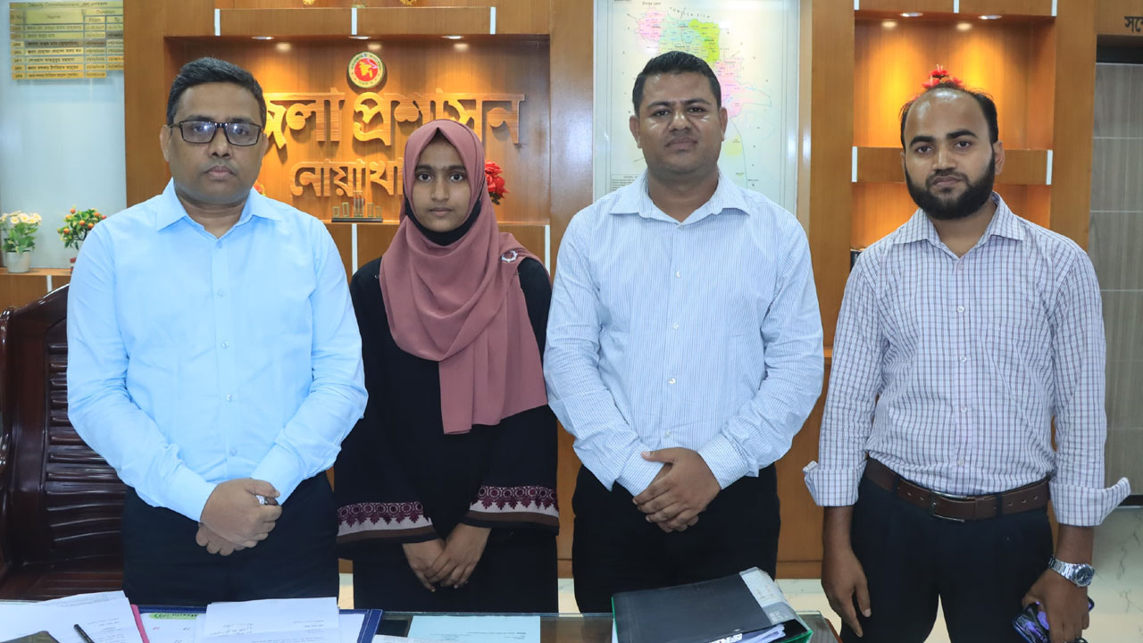 সেই তাহমিনার পড়াশোনার দায়িত্ব নিলেন জেলা প্রশাসক 