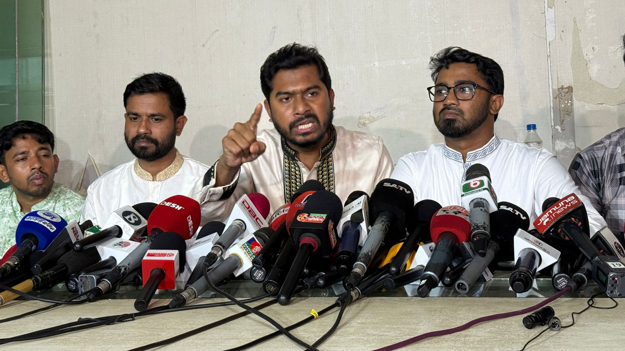 আ. লীগকে নিষিদ্ধ না করলে স্বাধীনতা হুমকির মুখে পড়বে : নুর
