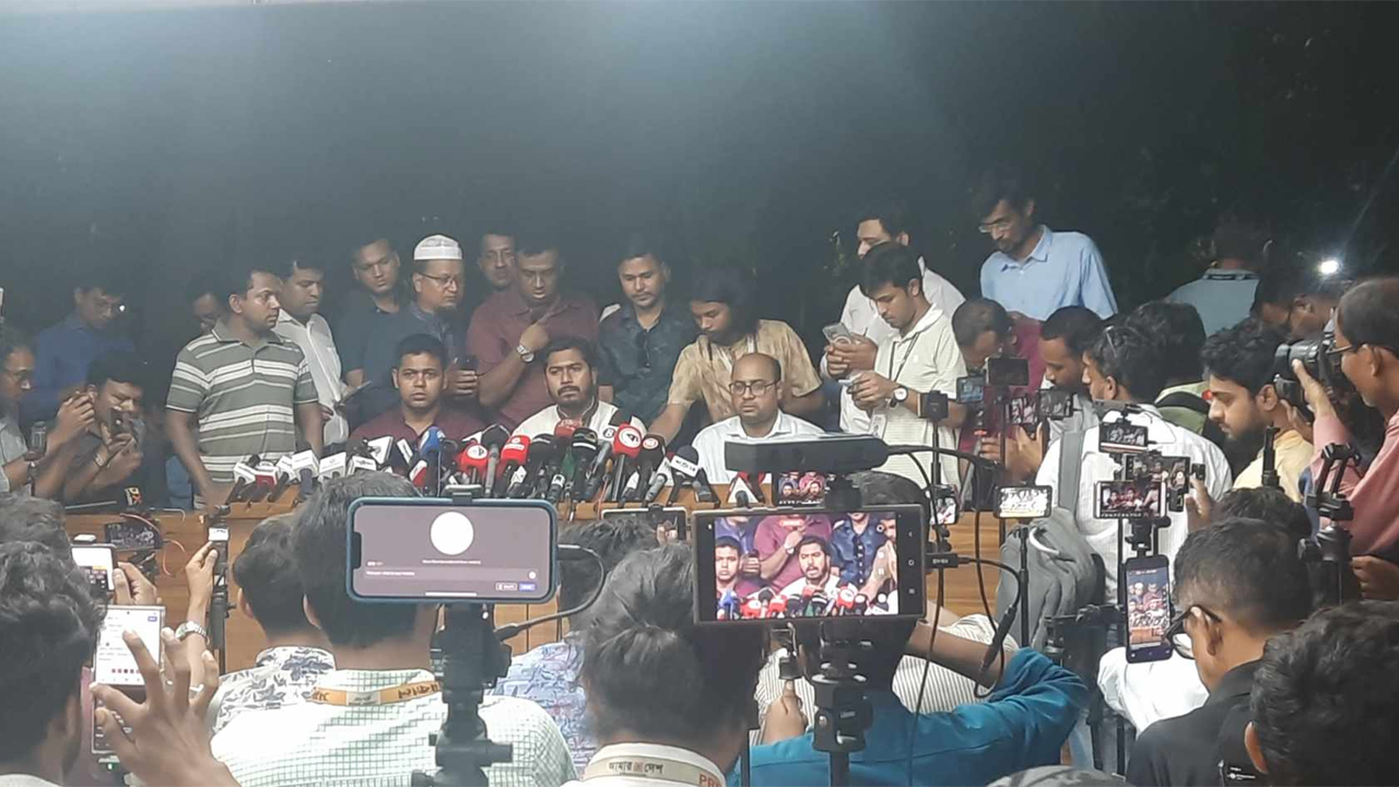 দুই উপদেষ্টাকে পদত্যাগের দিকে নিয়ে যাওয়ার জন্য সরকারকে বলেছি : নুর