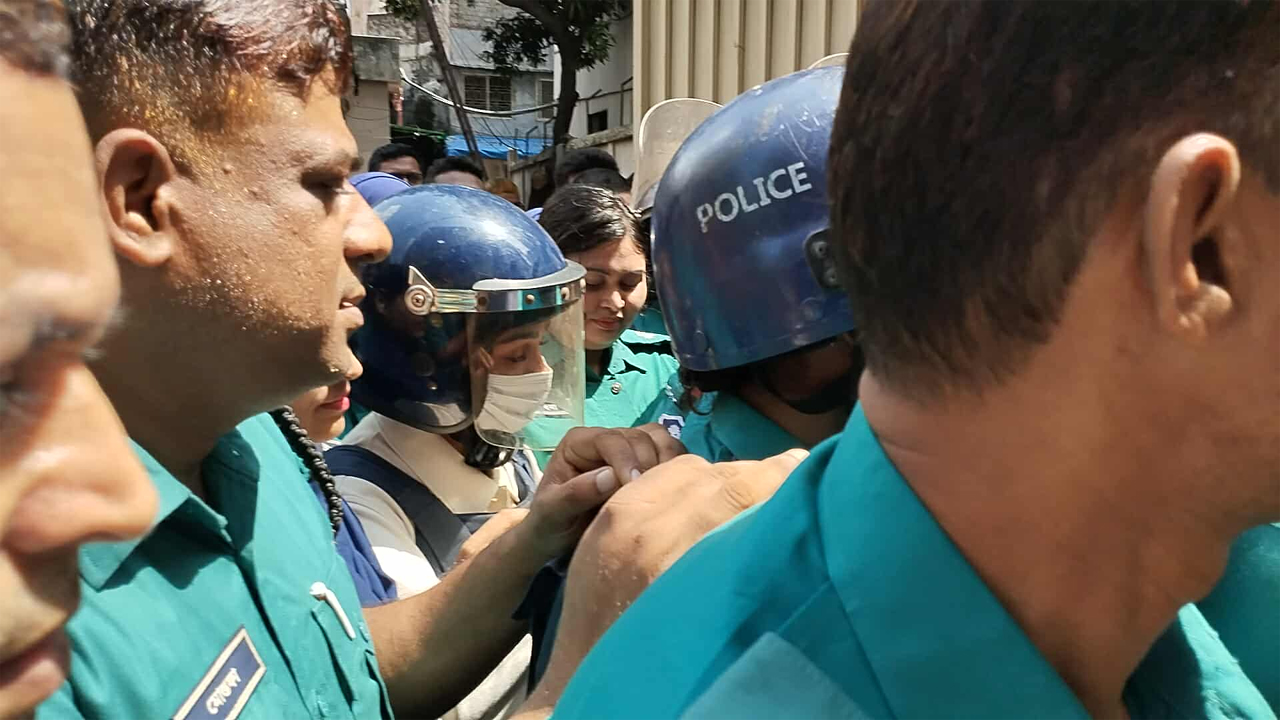 ‘বিচার প্রক্রিয়াকে প্রহসনে পরিণত করছে’