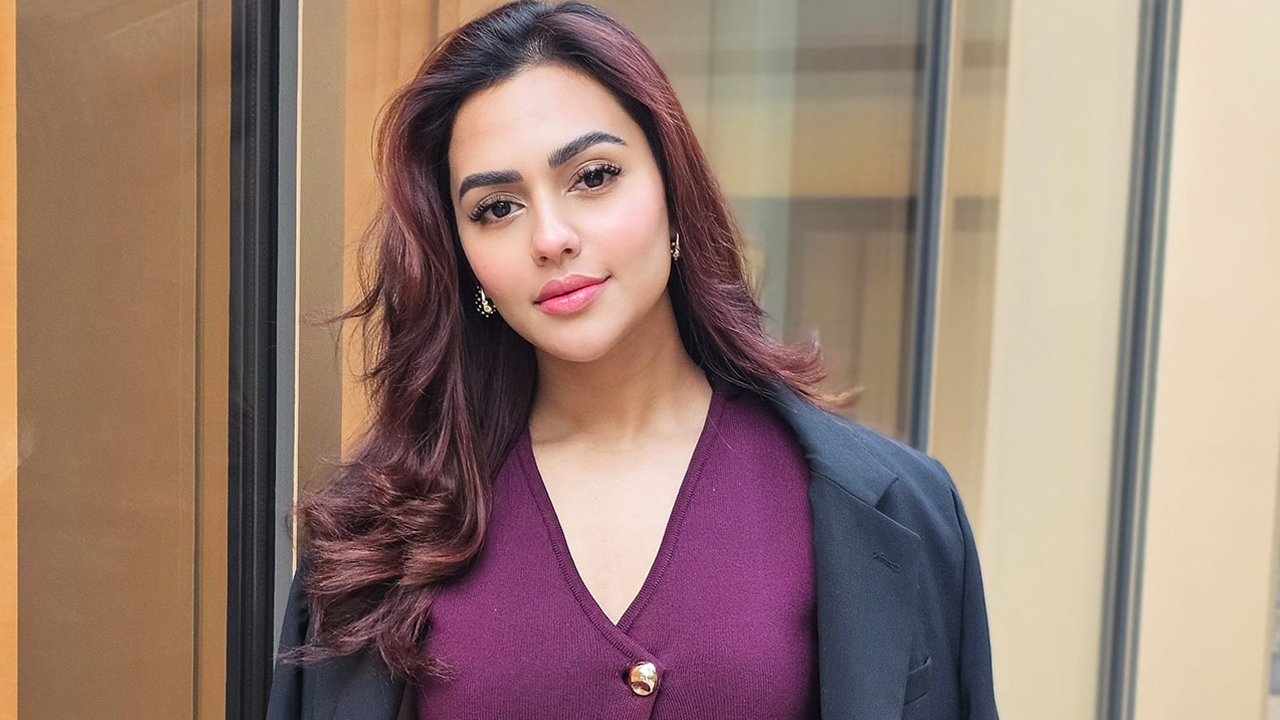 নুসরাত ফারিয়াকে নেওয়া হচ্ছে ডিবি কার্যালয়ে