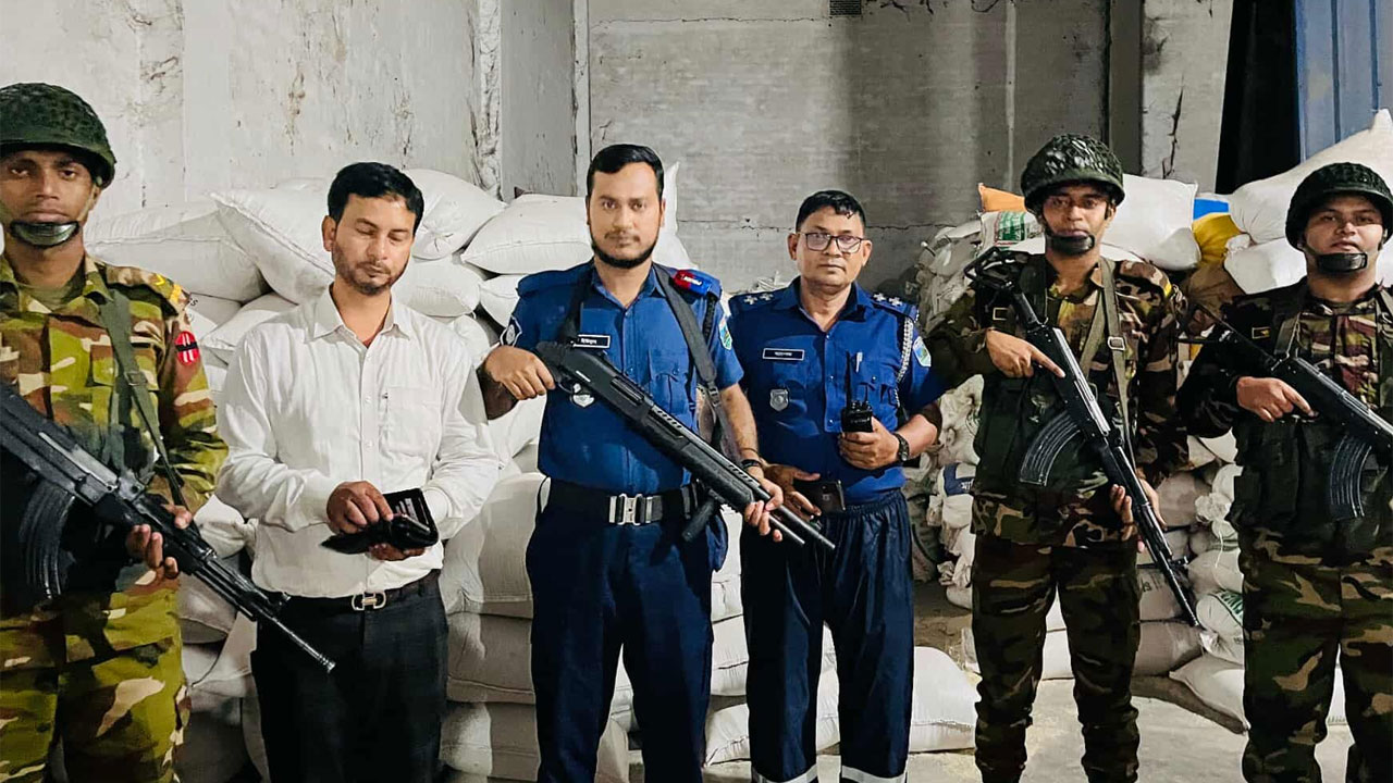 সেনাবাহিনীর অভিযানে ১৬ হাজার কেজি সরকারি চাল উদ্ধার, আটক ৮