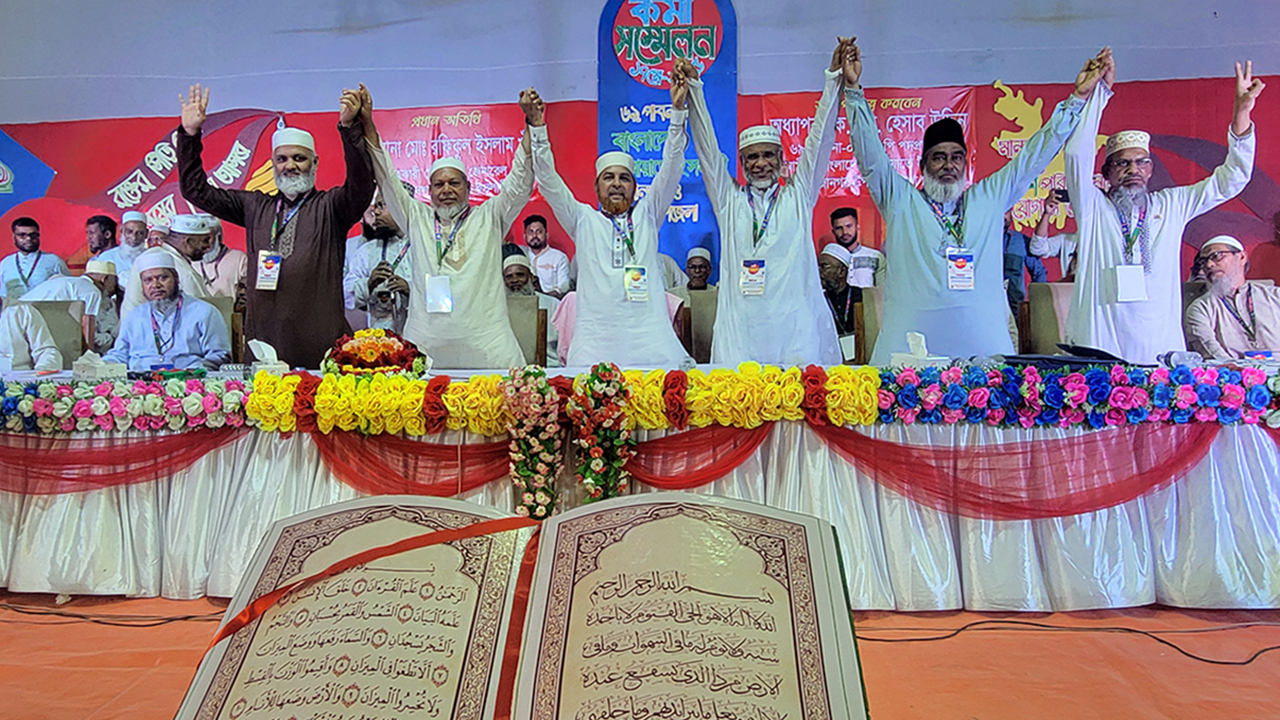 আমরা কারও চোখ রাঙানিকে পরোয়া করি না : রফিকুল ইসলাম খান