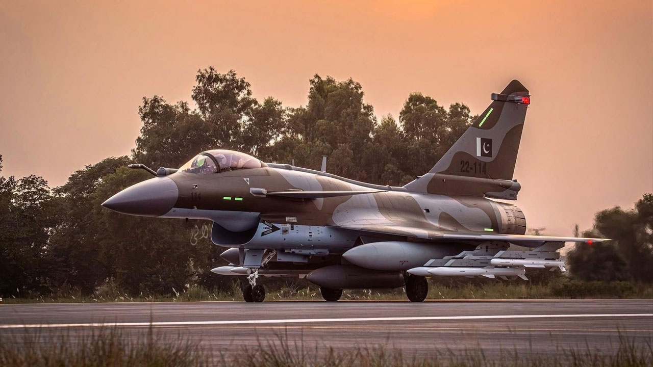 চীনা যুদ্ধবিমানে রাফাল কুপোকাত, প্রযুক্তি ও মিসাইলে নজর কাড়ছে চীন