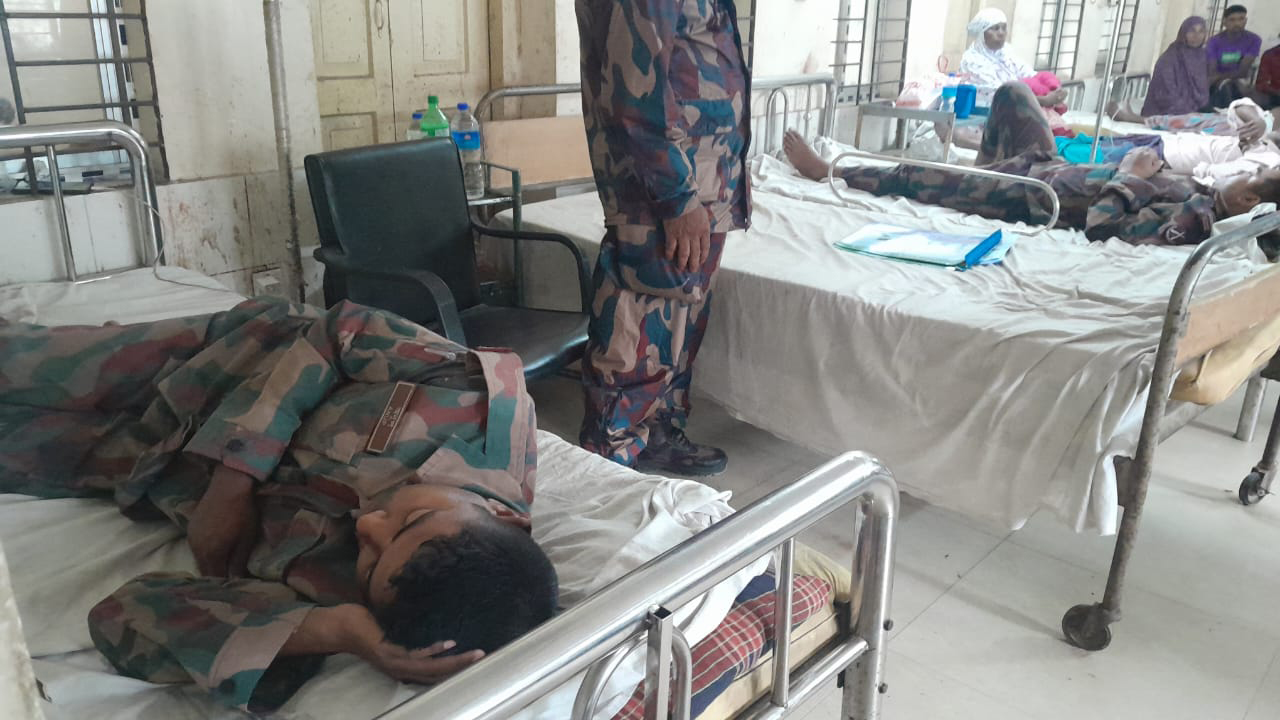 বিজিবি সদস্যদের ওপর মাদক ব্যবসায়ীদের হামলা