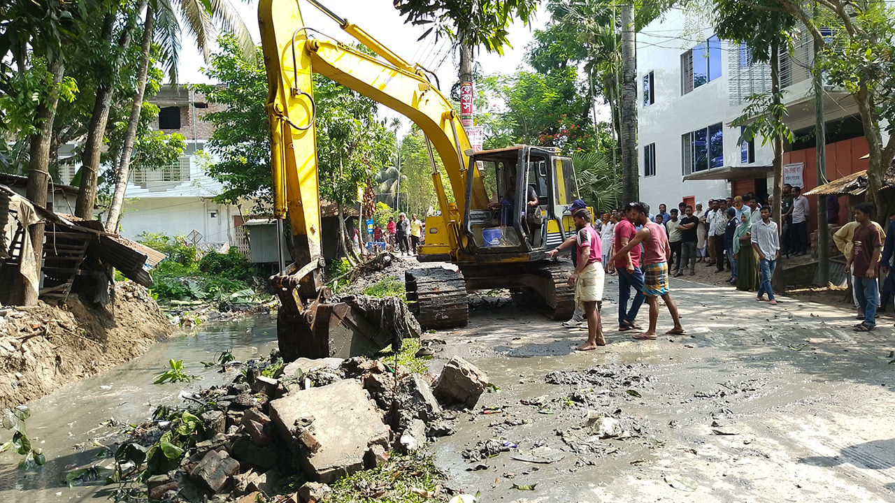 ‎পিরোজপুরে খনন হচ্ছে ভাড়ানি খাল, অবৈধ স্থাপনা উচ্ছেদ