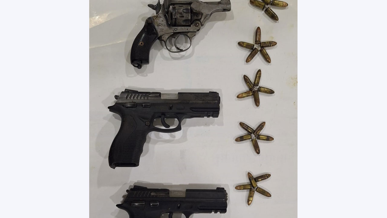 চট্টগ্রামে ময়লার স্তূপে মিলল থানা থেকে লুটের ৩টি অস্ত্র