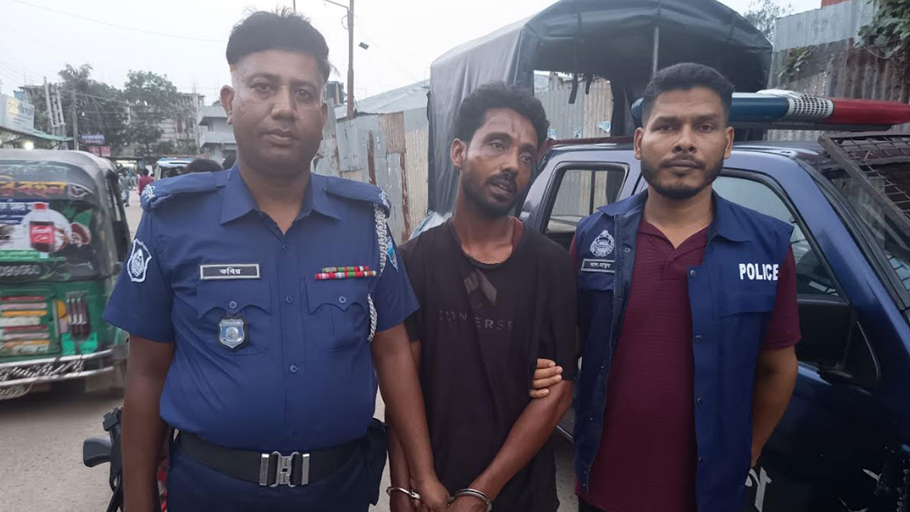 সড়কের পাশে মরদেহ ফেলে পালানোর চেষ্টা, পুলিশে সোপর্দ ২