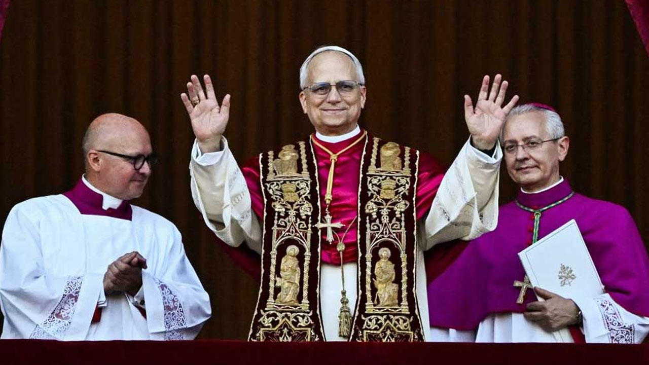 নতুন পোপ হলেন মার্কিন নাগরিক রবার্ট প্রেভোস্ট