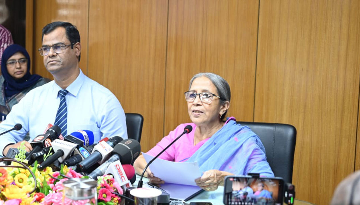 পশুর দাম যেন না বাড়ে সেজন্য সরকার কাজ করে যাচ্ছে : ফরিদা আখতার