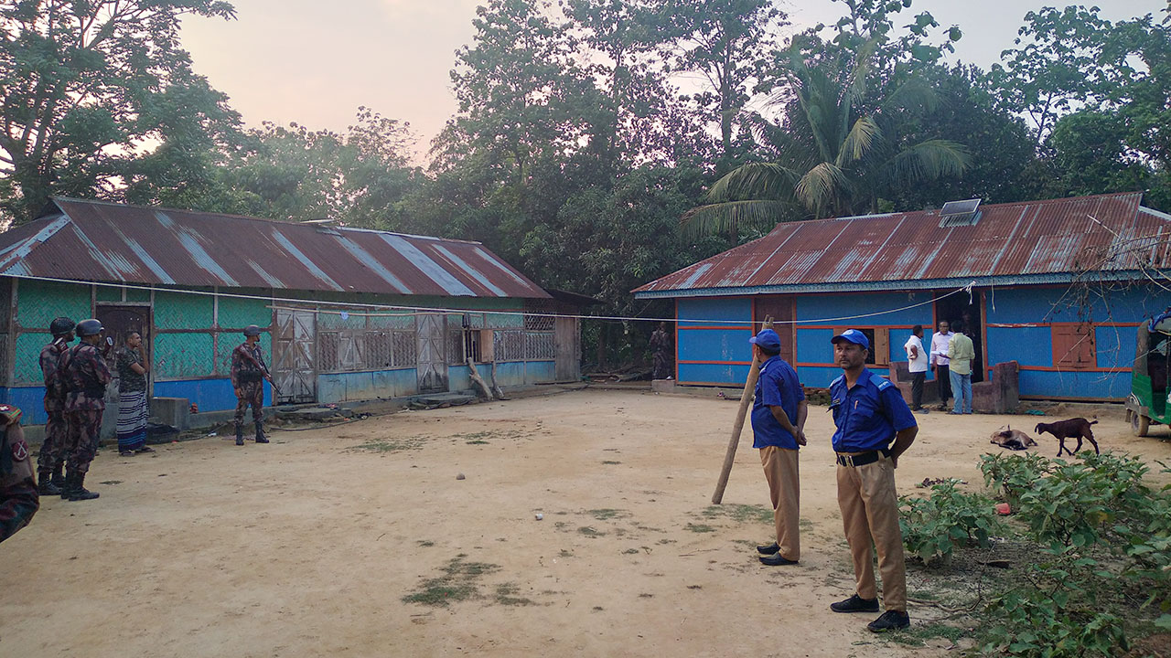 এক কাপড়ে অমানবিকভাবে ৮০ জনকে পুশ করেছে বিএসএফ