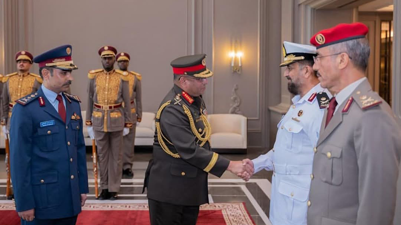 কাতার সফর শেষে দেশে ফিরলেন সেনাবাহিনী প্রধান