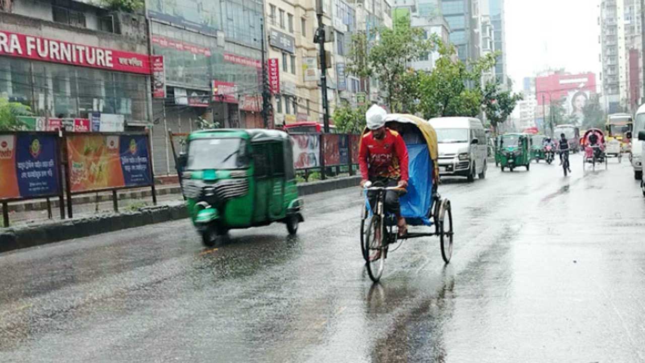 সকাল থেকে ঢাকায় বৃষ্টি, সঙ্গে বাতাস