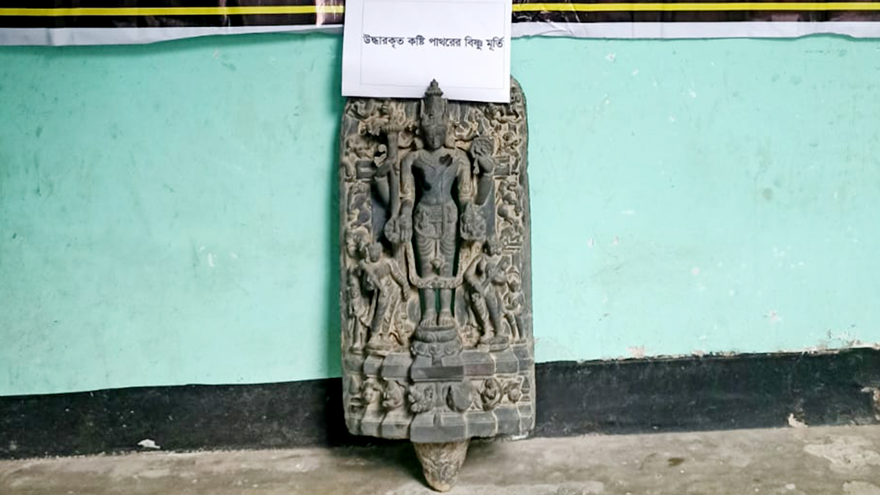 পঞ্চগড়ে কোটি টাকা মূল্যের কষ্টিপাথরের মূর্তি উদ্ধার