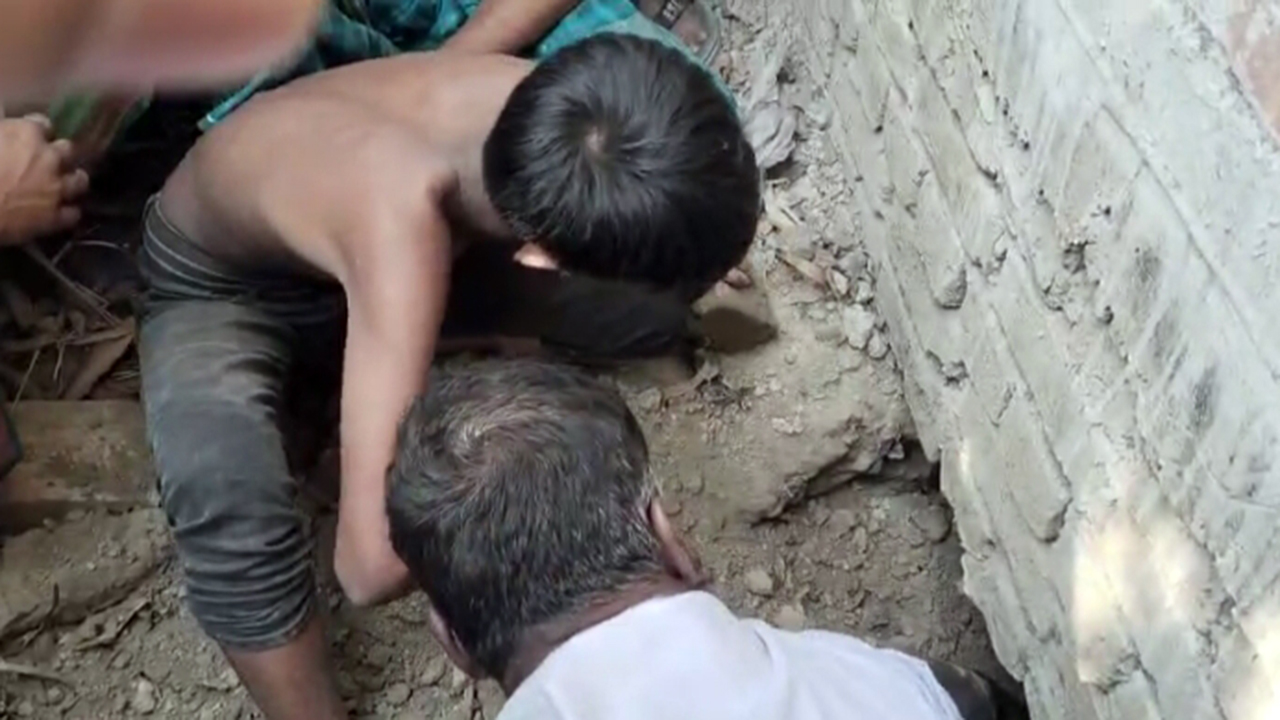 সিরাজগঞ্জে মিনি ‘আয়নাঘর’ ঘিরে চাঞ্চল্য, বন্দি থেকে মুক্ত দুইজন