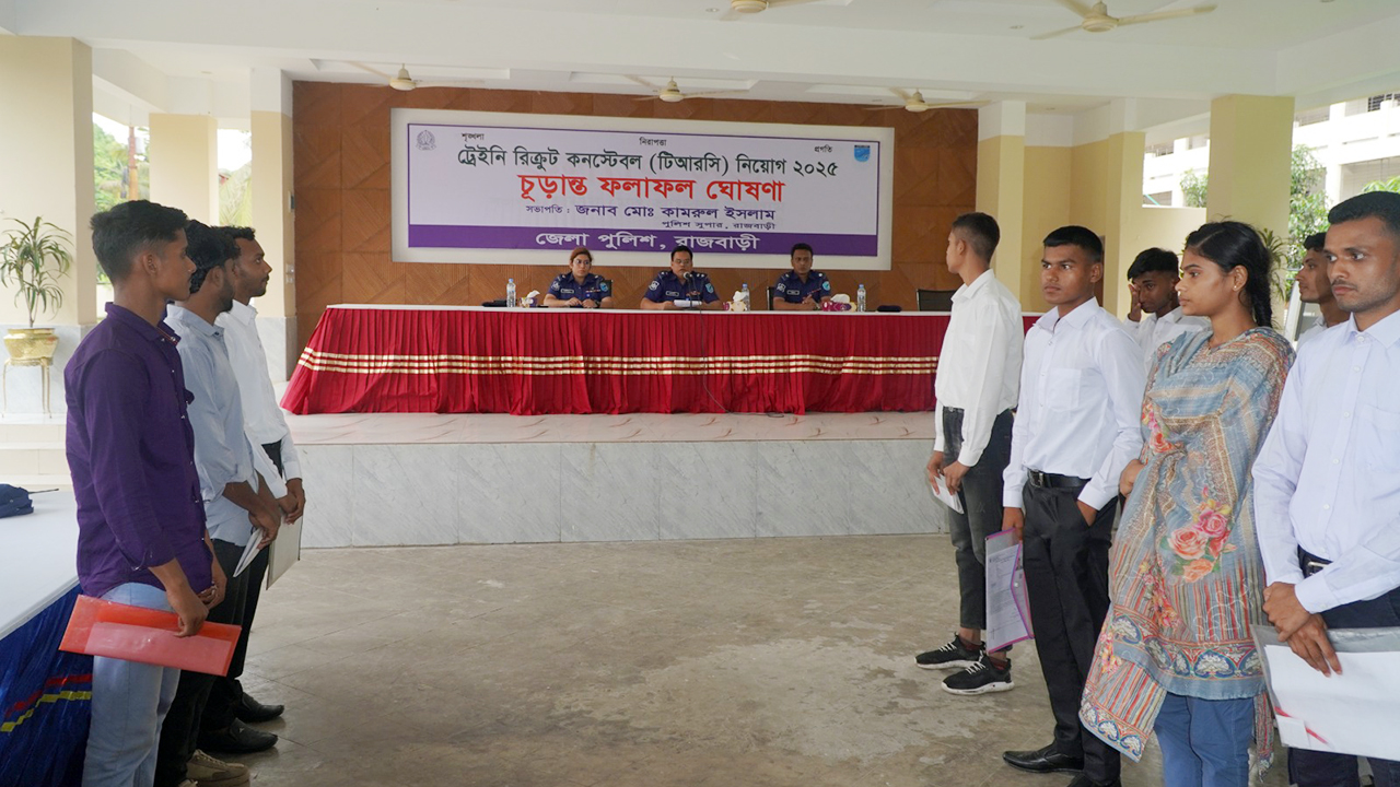 ‘প্রার্থীরা নিম্নবিত্ত পরিবারের সন্তান, মাত্র ১২০ টাকায় পেয়েছেন চাকরি’