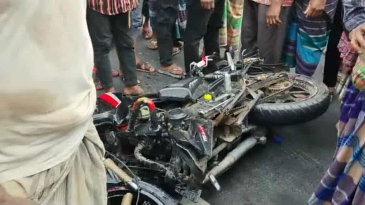 রাজবাড়ীতে ট্রাক-মোটরসাইকেল মুখোমুখি সংঘর্ষে জুট মিল শ্রমিক নিহত