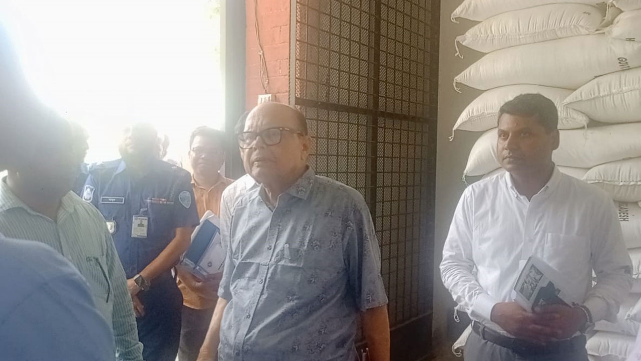 খাদ্য উৎপাদনে দেশ এখন স্বয়ংসম্পূর্ণ : খাদ্য উপদেষ্টা