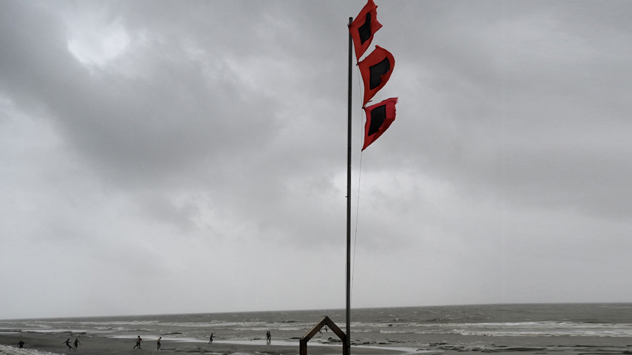 সারাদেশের নদীবন্দরে সতর্কতা