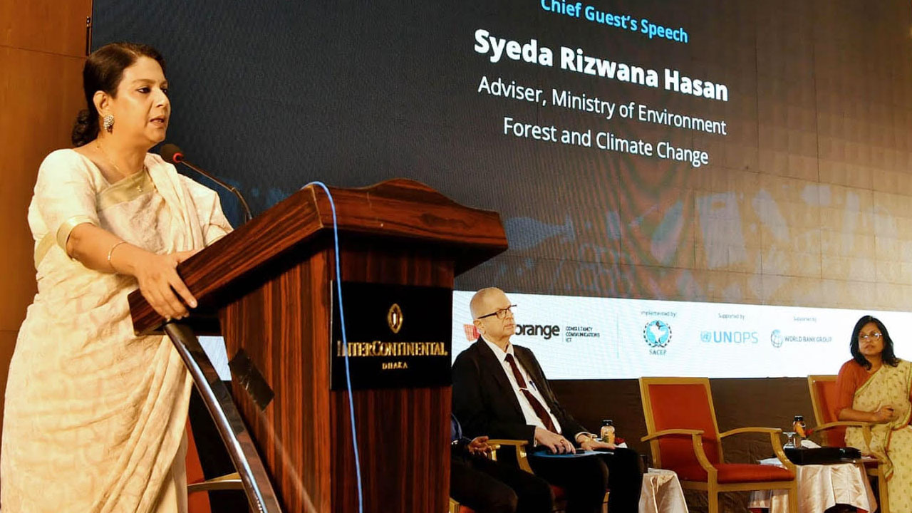 পাট ও কাপড়ের ব্যাগ সুলভ মূল্যে ক্রেতাদের দেওয়ার চেষ্টা করব