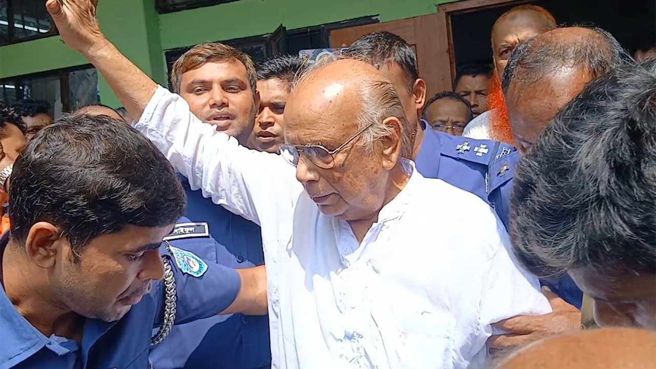 হলফনামায় সম্পদে অসংগতি, দুদকের মুখোমুখি সাবেক মন্ত্রী রমেশ চন্দ্র