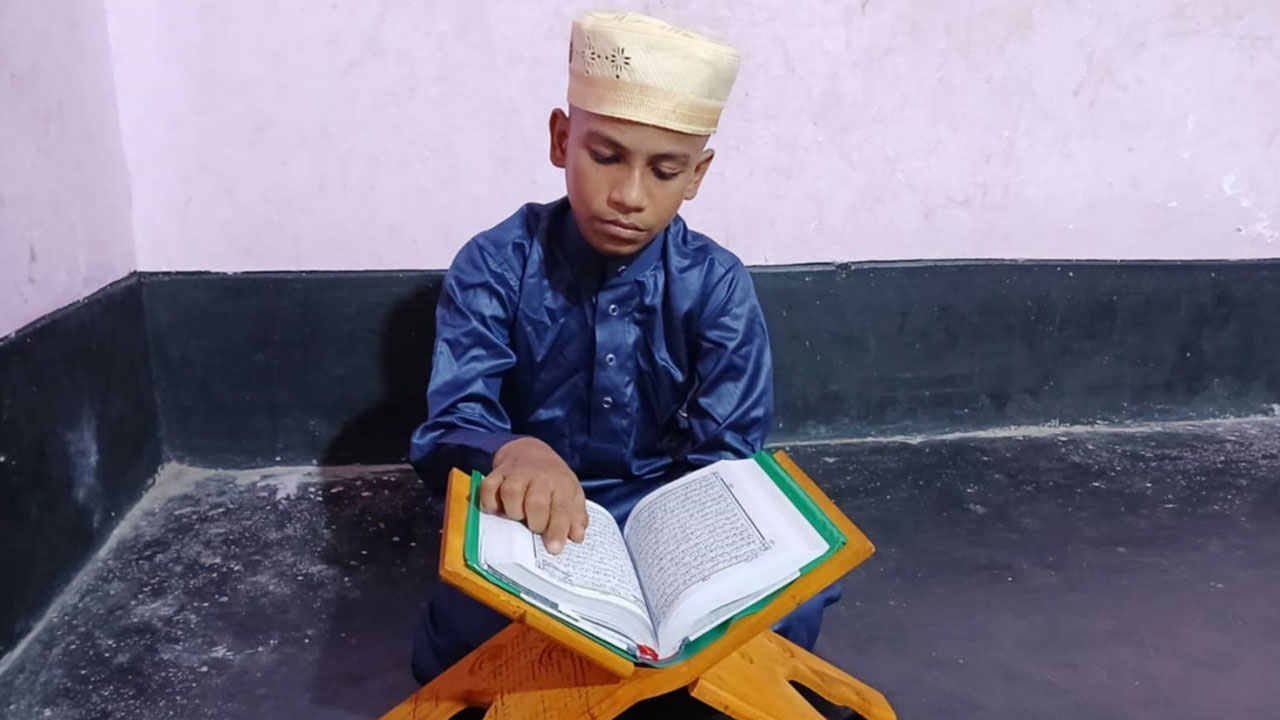 ৬ মাসে কোরআনের হাফেজ শরিফুল