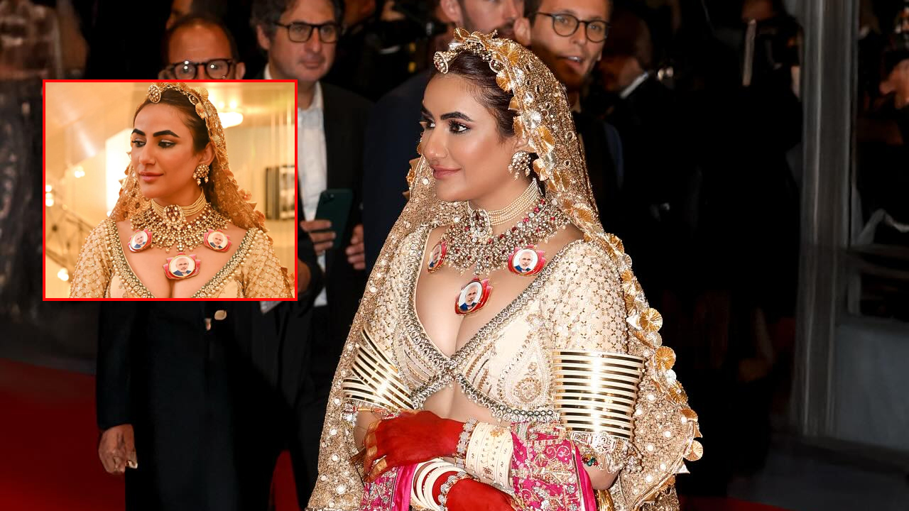 মোদির ছবি সম্বলিত নেকলেস পরে কানে অভিনেত্রী রুচি