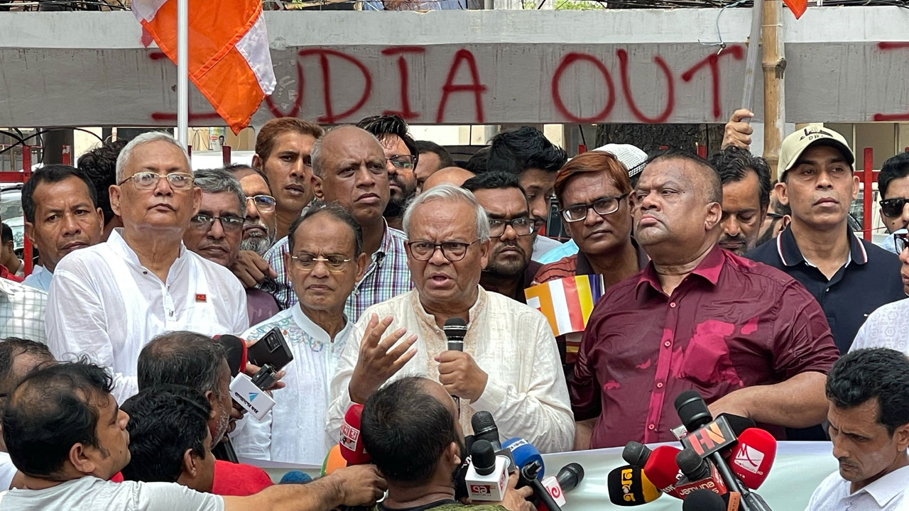 ‘সরকারের সাম্প্রতিক আচরণে মনে হচ্ছে তারা শেখ হাসিনার পথে হাঁটছে’