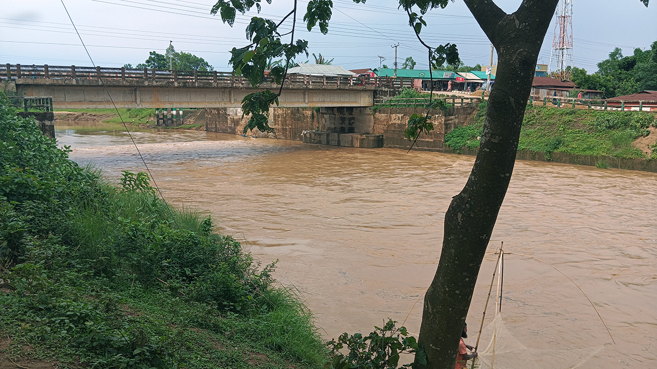 শেরপুরে চেল্লাখালী নদীর পানি বিপদসীমার ওপরে