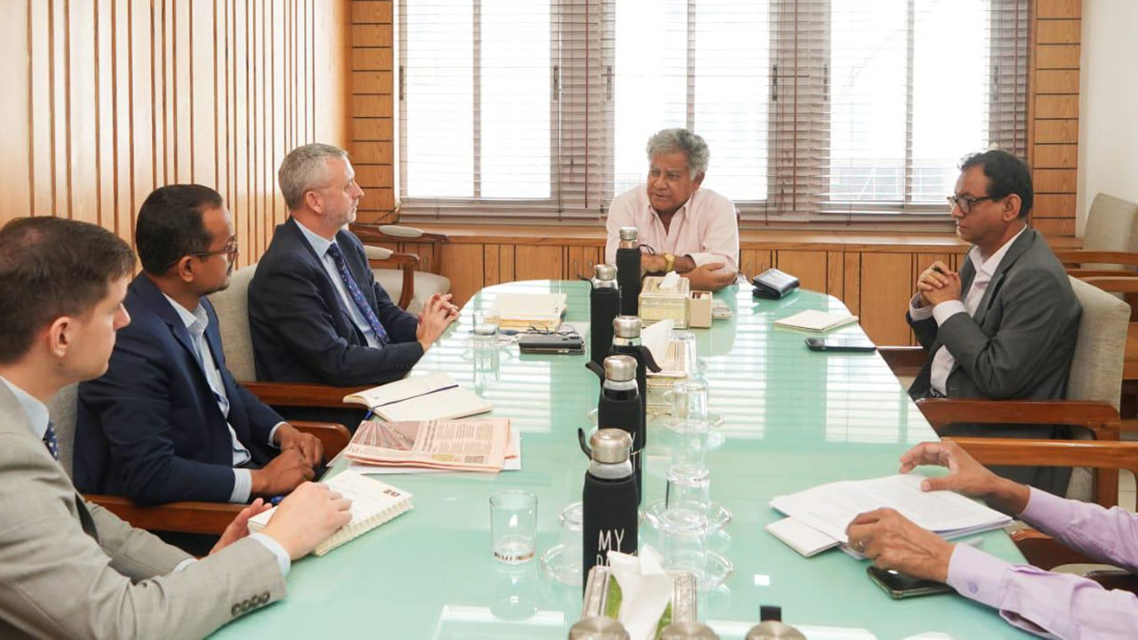 শ্রম খাত এবং শ্রমিকদের জীবনমান উন্নয়নে বর্তমান সরকার বদ্ধপরিকর