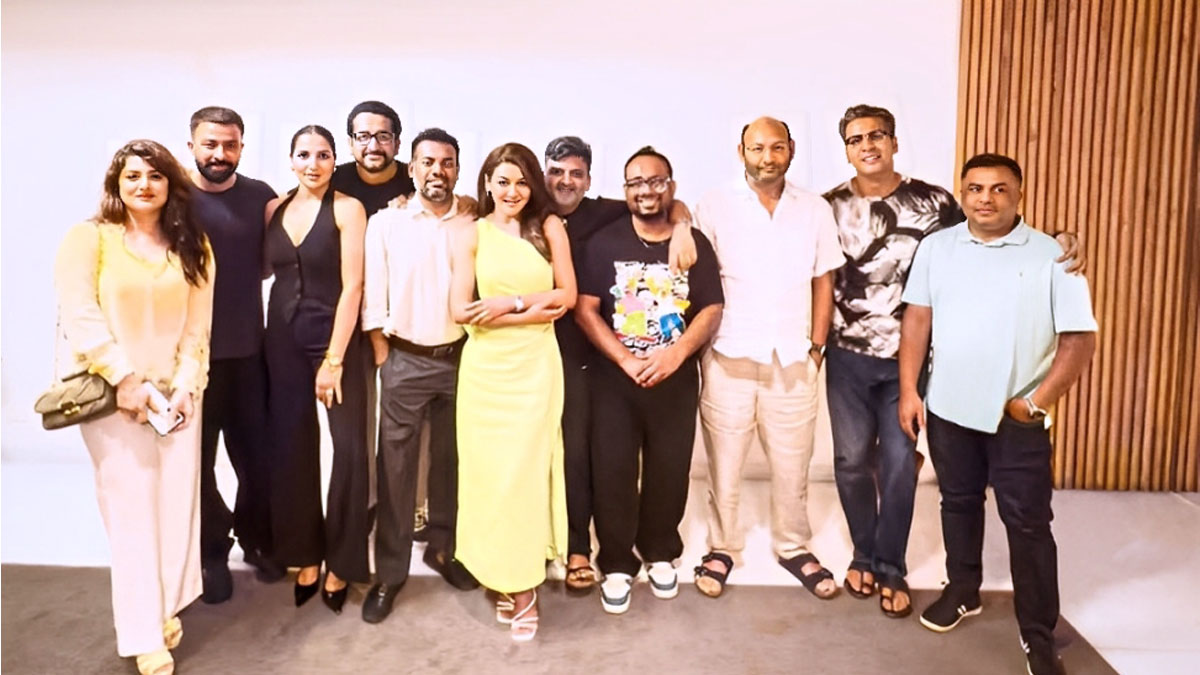 কলকাতায় পার্টিতে একসঙ্গে শাকিব-শ্রাবন্তী-জয়া-শুভশ্রী