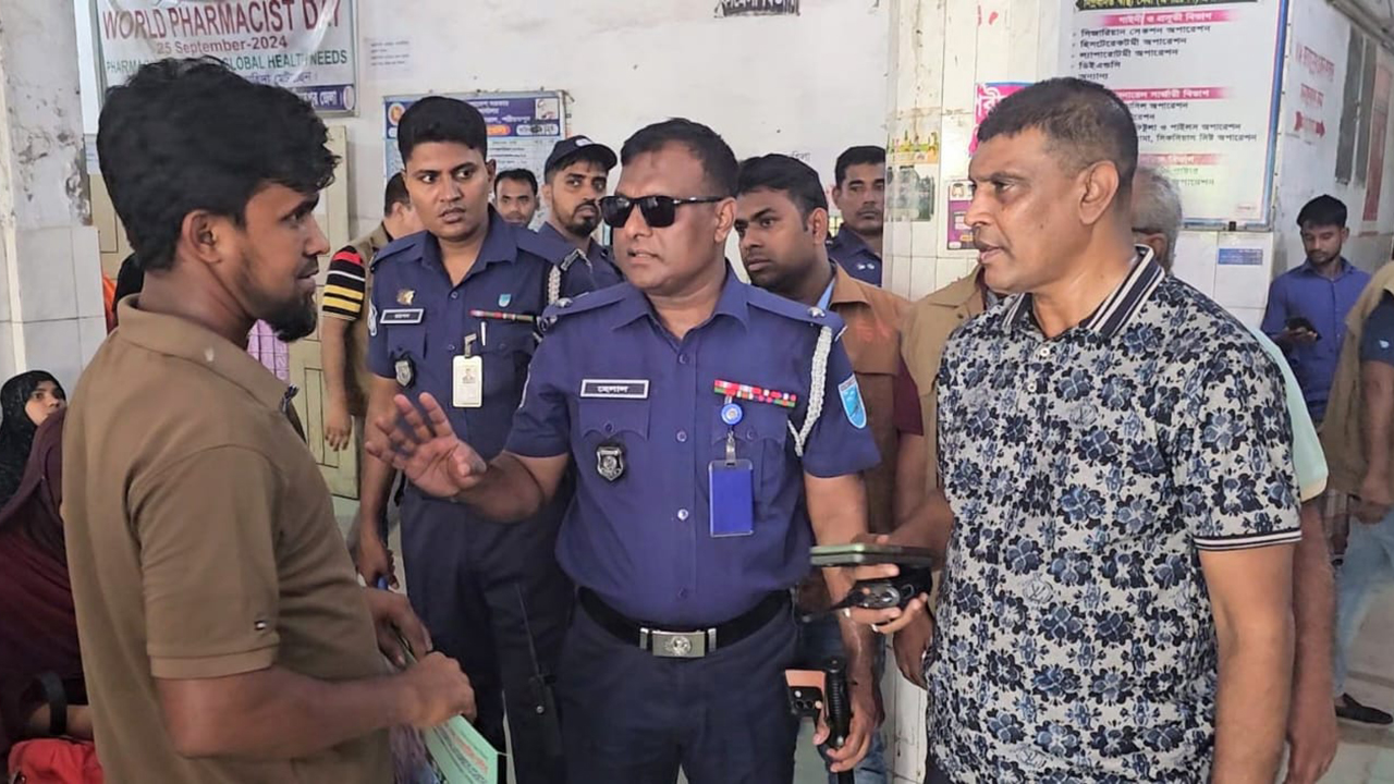 শরীয়তপুর সদর হাসপাতালে অভিযানের খবরে সটকে পড়লেন দালালরা