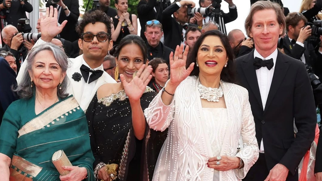 কানের লাল গালিচায় শুভ্র সিমি, সবুজ রেশমি শাড়িতে শর্মিলা