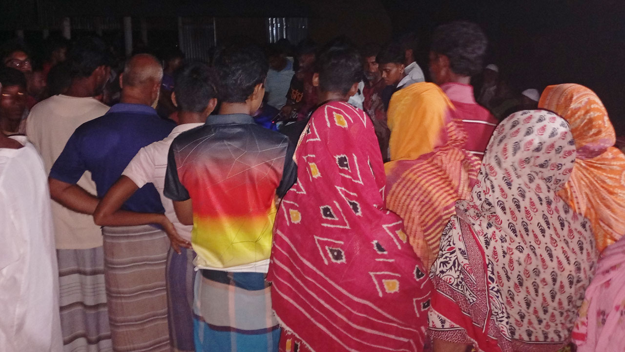 সিরাজগঞ্জে ট্রাকের ধাক্কায় মোটরসাইকেল আরোহী তিন যুবক নিহত