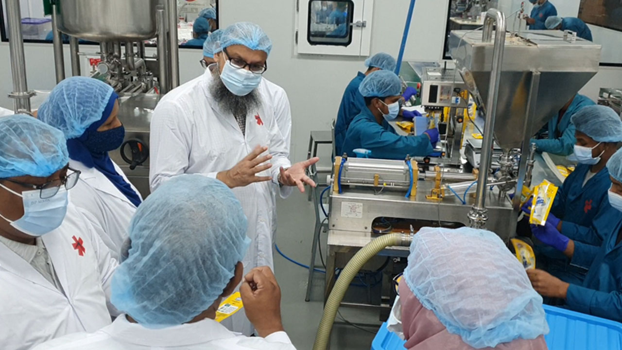 উৎপাদন প্রক্রিয়া দেখে রিমার্কের ভূয়সী প্রশংসা করলেন শিল্পসচিব