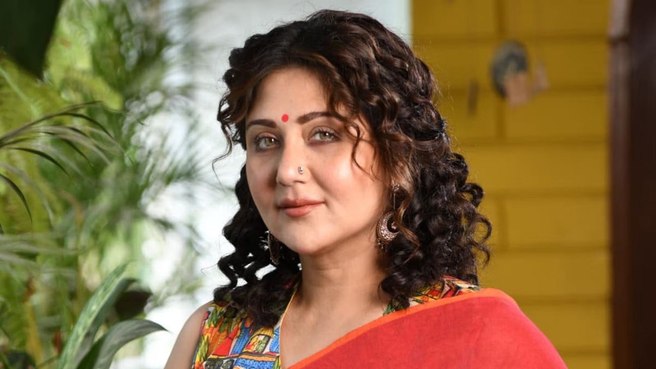 ক্রাশ খেয়ে সিনেমার নায়িকা হতে চাইলেন স্বস্তিকা!