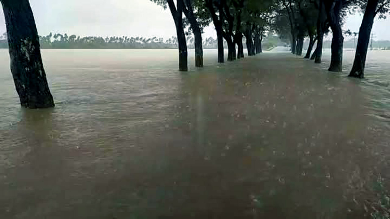 চেরাপুঞ্জিতে রেকর্ড বৃষ্টিপাত, পাহাড়ি ঢলে তলিয়ে গেছে গোয়াইনঘাট সড়ক