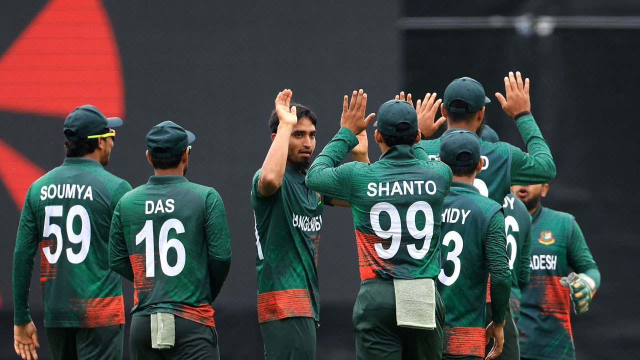 দুই ভাগে ভাগ হয়ে বুধবার আমিরাত যাচ্ছে বাংলাদেশ দল