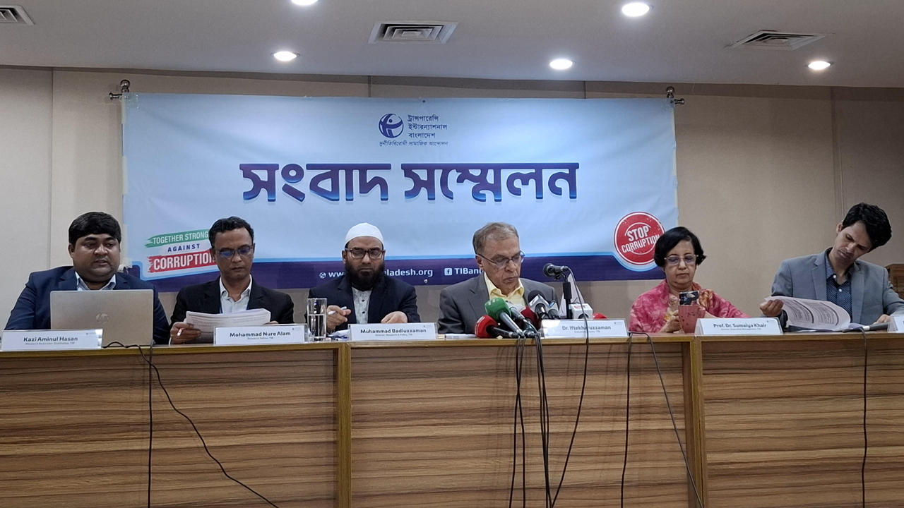 মোবাইল আর্থিক সেবার খরচ ব্যাংকের তুলনায় ৭-১৫ গুণ