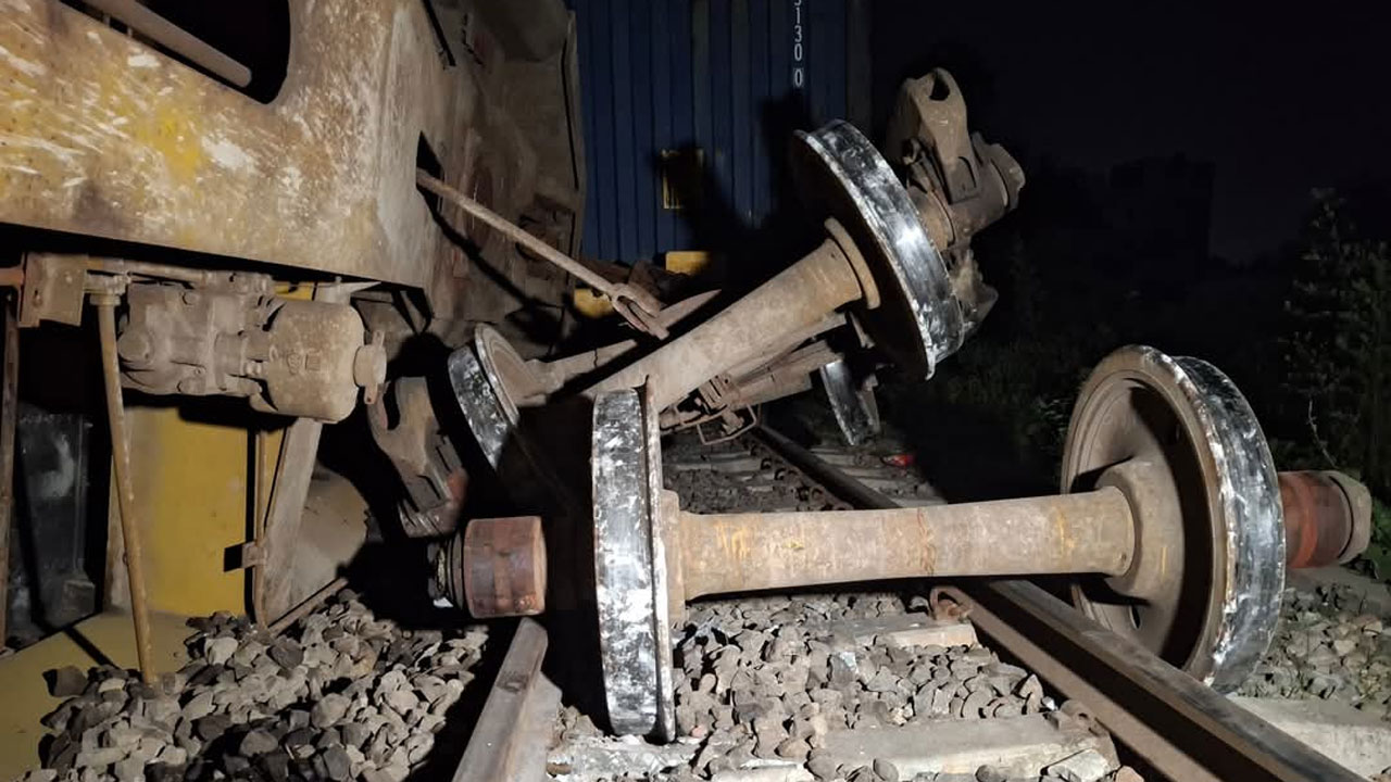 ব্রাহ্মণবাড়িয়ায় বগি লাইনচ্যুত, চট্টগ্রাম-সিলেট ট্রেন চলাচল বন্ধ