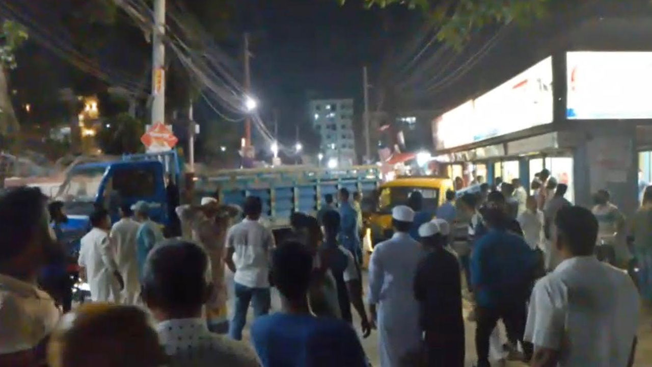 আটক শ্রমিক নেতাকে ছেড়ে দেওয়ার পর তুলে নেওয়া হয় অবরোধ