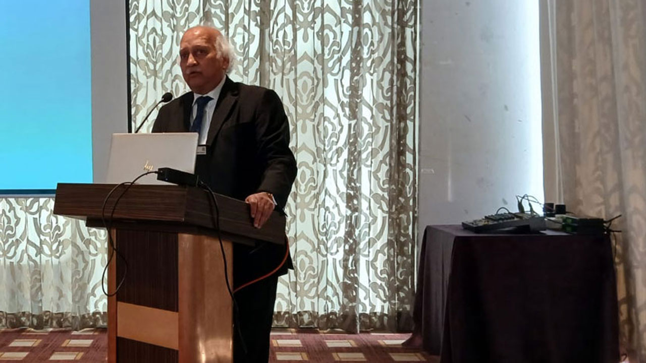 বিশ্ববিদ্যালয়ে শিক্ষক-শিক্ষার্থীদের মধ্যে দূরত্ব তৈরি হয়েছে