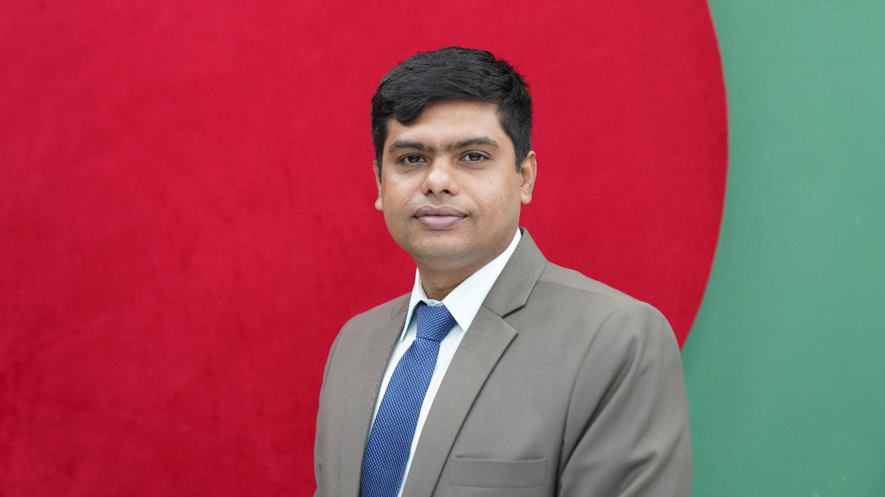 সোমবার অফিস করবেন অমিত কুমার সাহা, ঢাকা পোস্টে ফোন করে জানালেন নিজেই