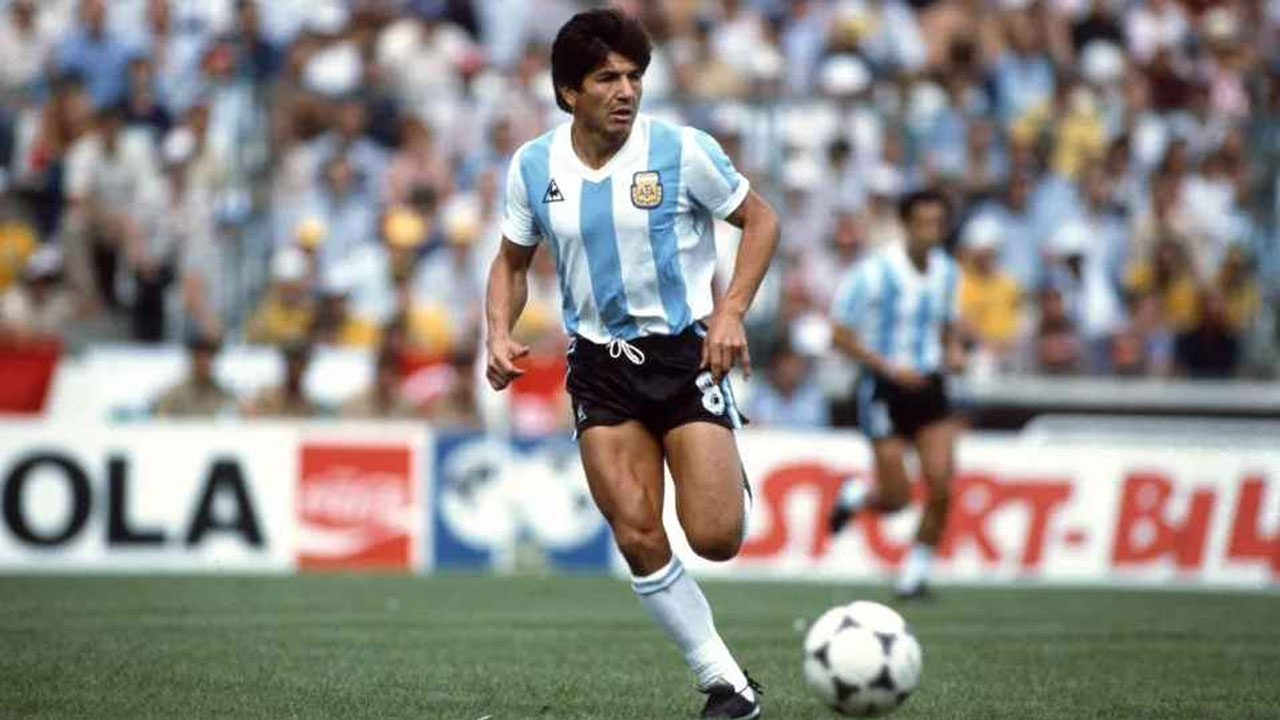 নিউমোনিয়ায় আর্জেন্টিনার বিশ্বকাপজয়ী ফুটবলারের মৃত্যু