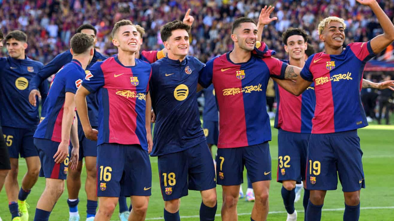 ৭ গোলের থ্রিলারে রিয়ালকে হারিয়ে শিরোপায় এক হাত বার্সার