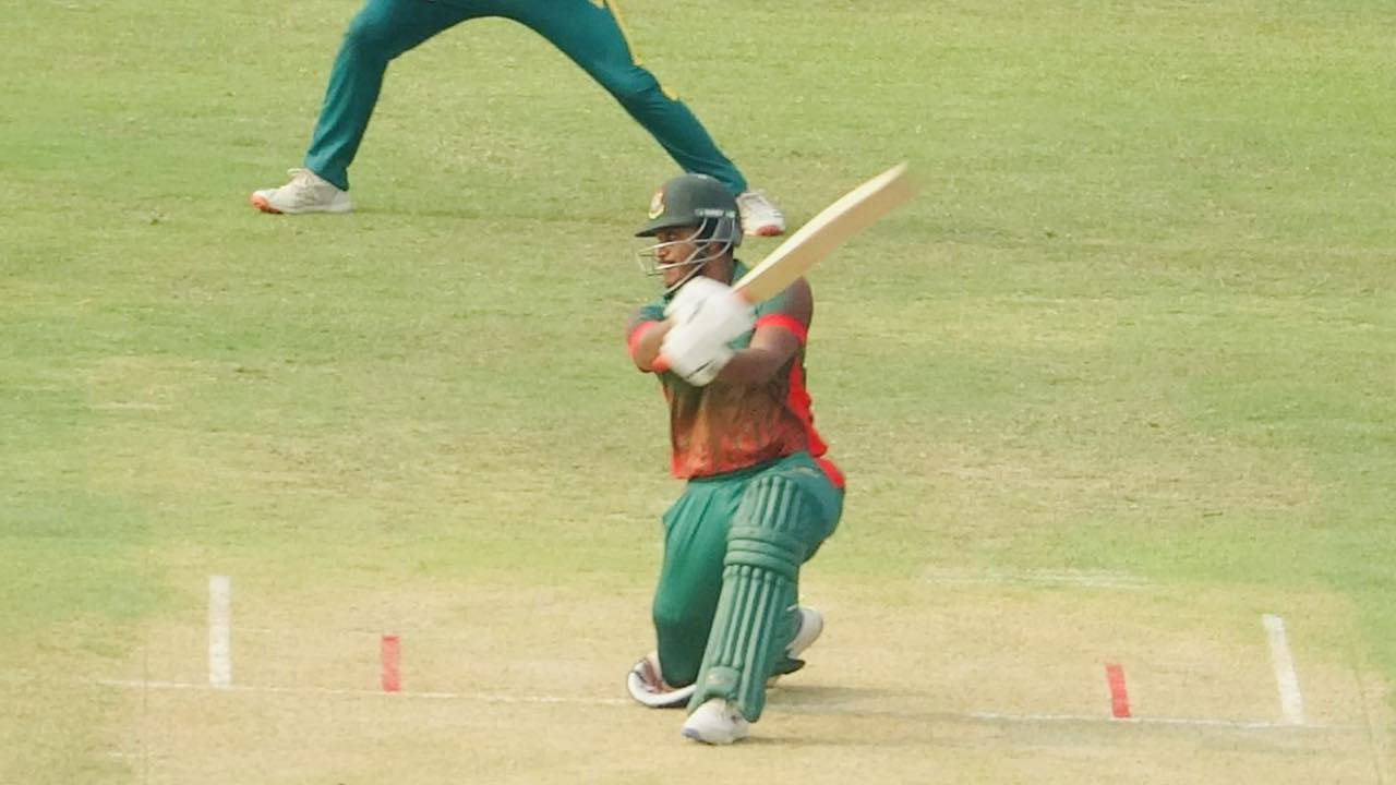 সেঞ্চুরি বঞ্চিত রবিনের প্রশংসায় আকবর