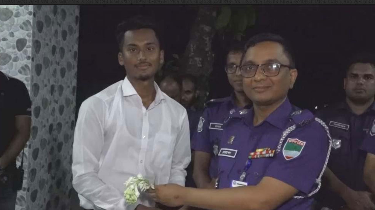 ১২০ টাকায় পুলিশে চাকরি পেলেন ২৫ জন