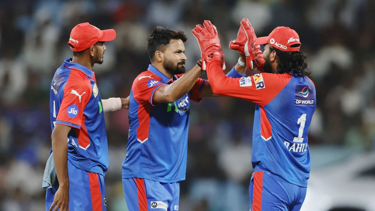 দিল্লির হারের দায় পেসারকে দিলেন কোচ