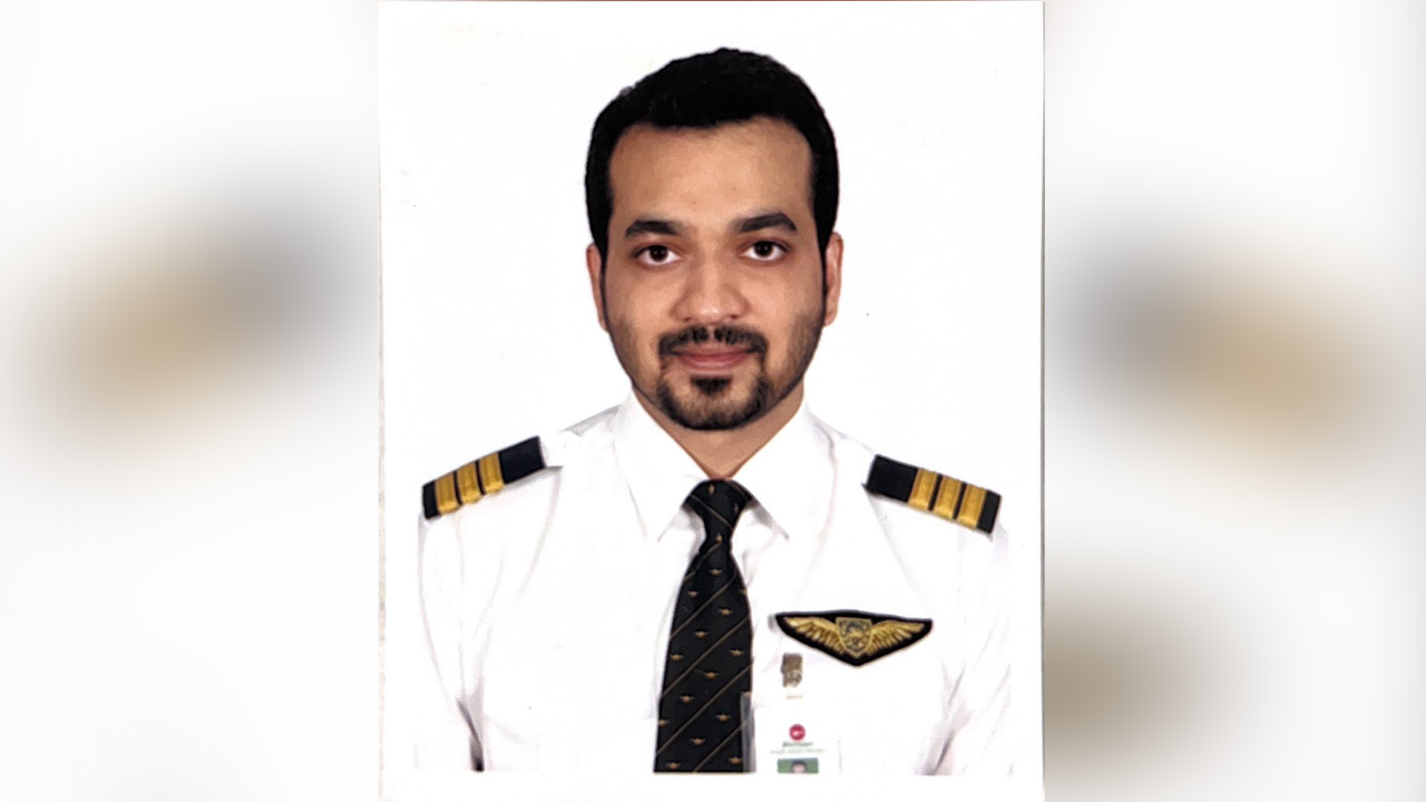 ৩৮ বছরেই নেতৃত্ব আকাশে : বোয়িং ৭৭৭ বিমান ওড়ান ক্যাপ্টেন শারহান