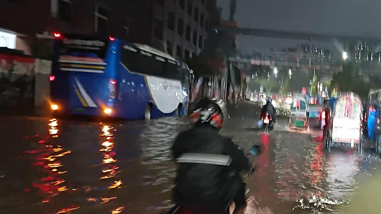 জলাবদ্ধতা নিরসনে জরুরি কন্ট্রোলরুম স্থাপন করেছে ডিএনসিসি